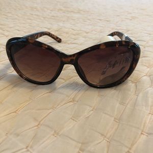 NWT Nine West sunglasses - tortoise print ☀️